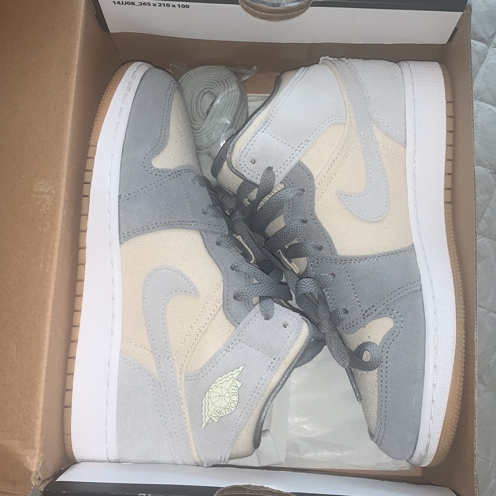 Air Jordan 1 Mids (Coconut Milk/Particle Grey) Size 4Y